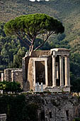 The round, socalled 'Temple of Vesta' at Tivoli; a good example of the Corinthian order of the early first century bc. 